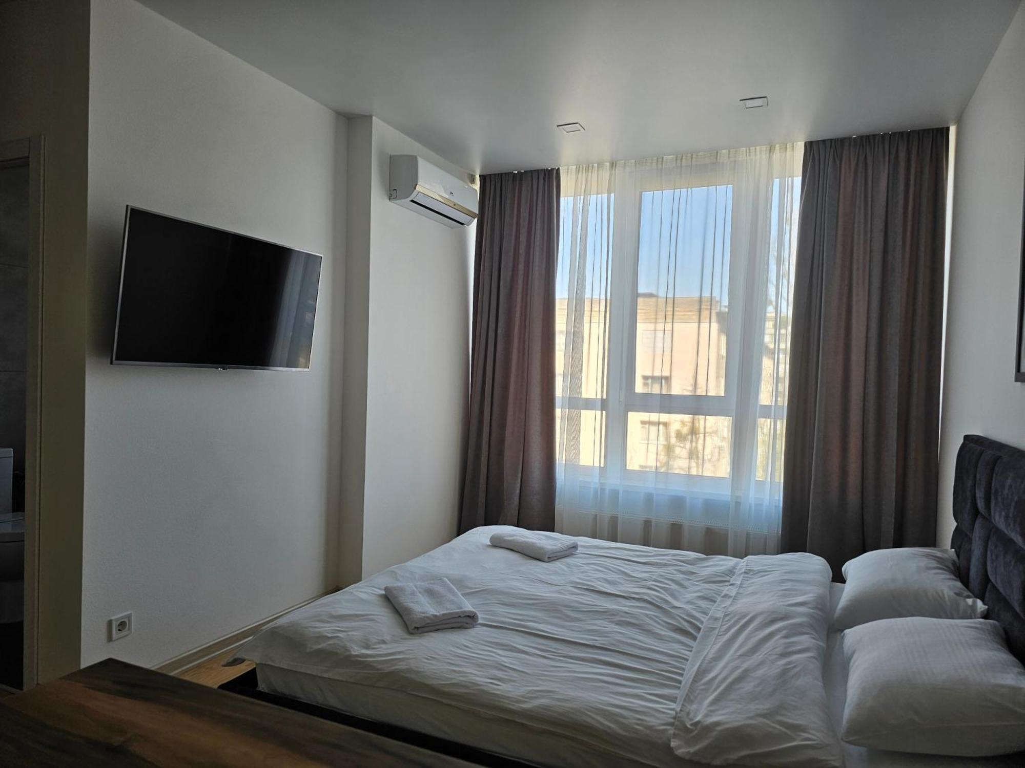 Nyvky Like Home - Studio - Apt 35 Kiew Exterior foto